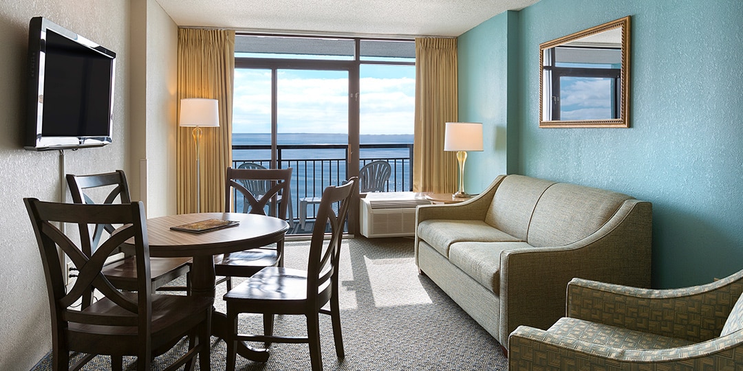 Oceanfront King 1 Bedroom Condo sleeps (4)